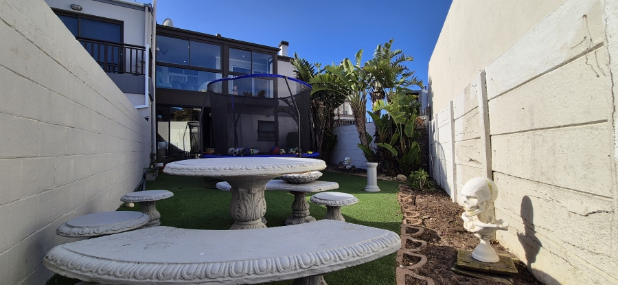 3 Bedroom Property for Sale in Waves Edge Western Cape